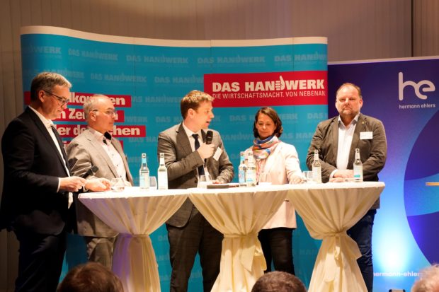 Politische und wirtschaftliche Lage sind herausfordernd – Handwerk Schleswig-Holstein setzt auf Dialog – Podiumsdiskussion mit Verkehrs- und Arbeitsstaatssekretär Tobias von der Heide